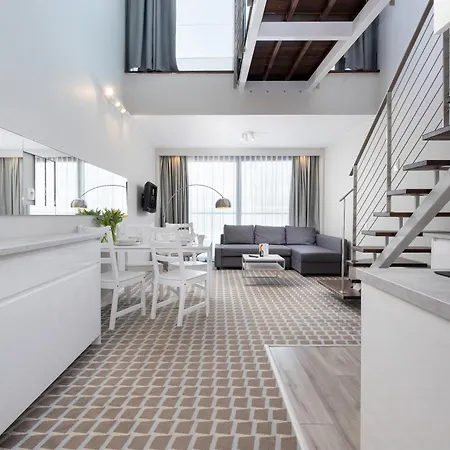 Penthouse Marine Seaview - By Jantar